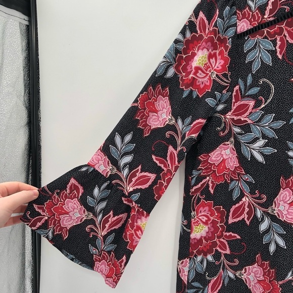 LOFT Garden Print Bell Sleeve Blouse Flowy S NWT Floral Flower Print Keyhole New - Picture 3 of 11